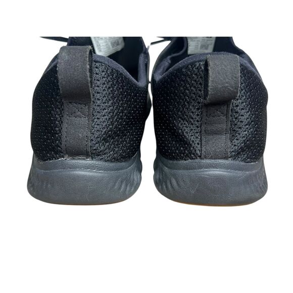 New Balance Black Athletic Shoes with Breathable Mesh and Minimalist Design - Picture 6 of 9
